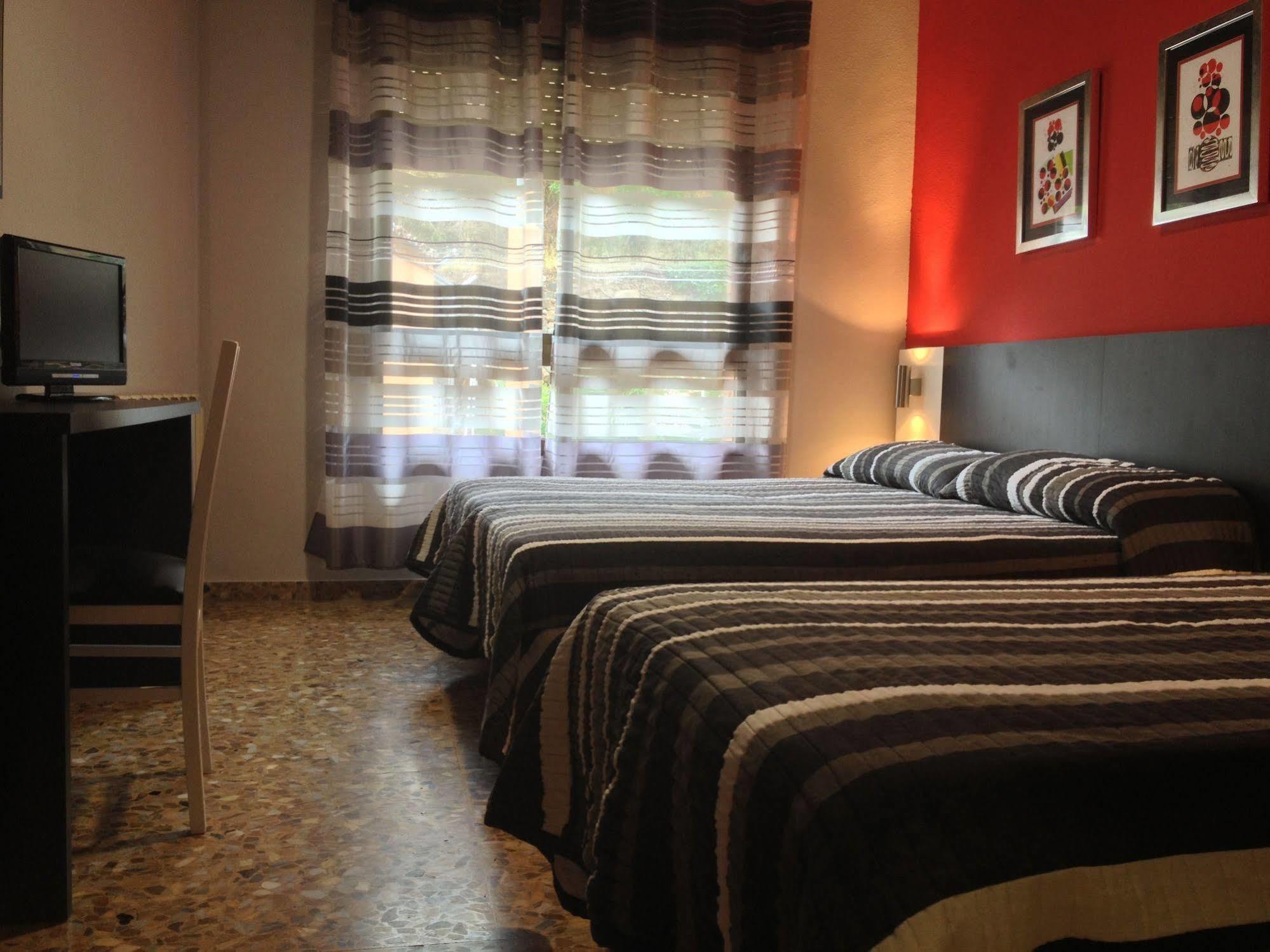Hotel Marrodan อาร์เนดิญโญ ภายนอก รูปภาพ